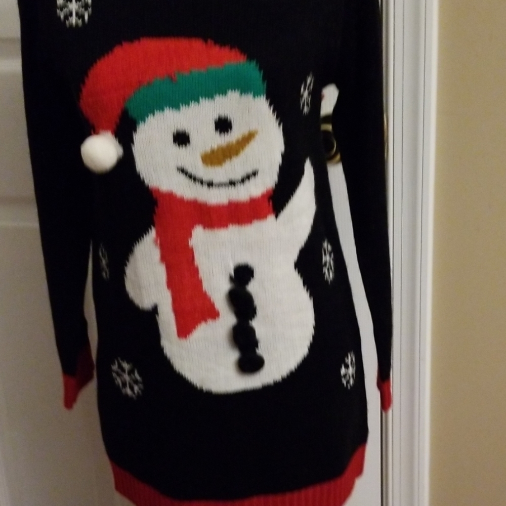 🧣$5 ITEM MUST BUNDLE WITH 2 other items Ugh-Lee Sweater 😊 - Picture 2 of 7